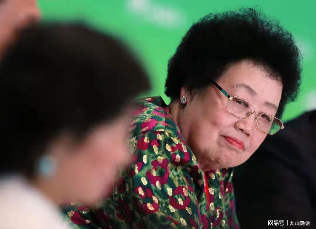  紫檀博物馆馆长逝世：陈丽华85载商业与文化双重传奇回顾 新闻