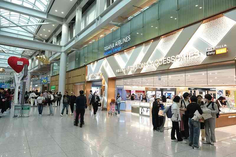  韩国免税市场正经历深度调整期，昔日金字招牌光环渐褪。 文化旅游