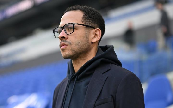  蓝军客战太妃糖，近八场六负的尴尬纪录延续。 体育新闻