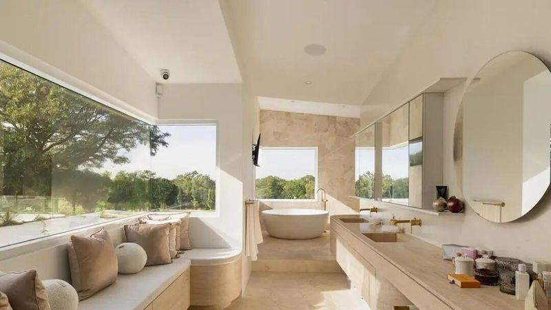  澳洲地产巨头预见AI风暴；豪宅主人选择全部清仓；两年后或能低价回购。 房产家居