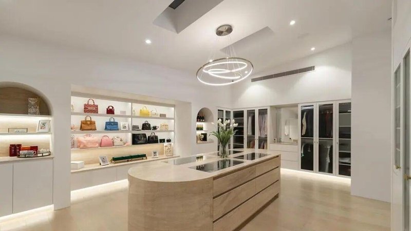  澳洲地产巨头预见AI风暴；豪宅主人选择全部清仓；两年后或能低价回购。 房产家居