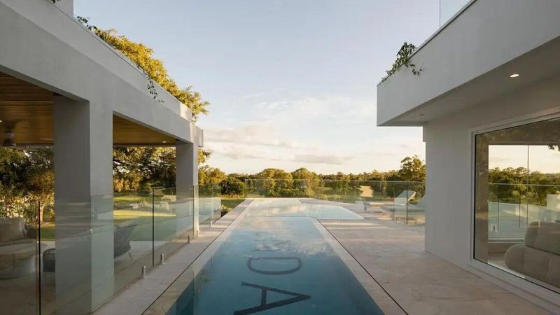  澳洲地产巨头预见AI风暴；豪宅主人选择全部清仓；两年后或能低价回购。 房产家居