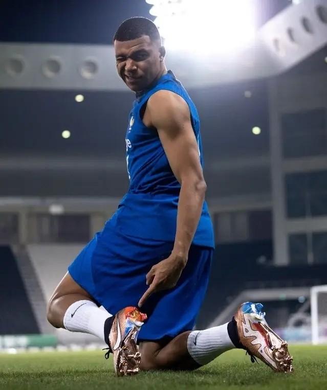  架构重塑：顶级运动品牌与超级巨星的深度共生协议 企业服务