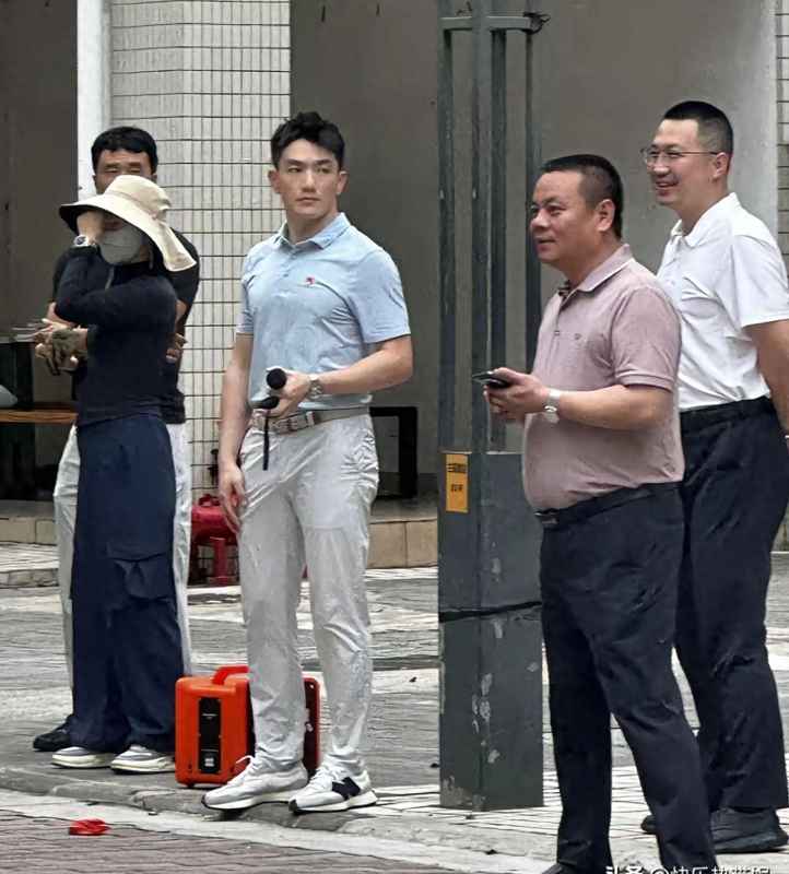  退役后的何捷：广州大学消防演习现场的硬汉风采与职业延续 新闻 退役后的何捷：广州大学消防演习现场的硬汉风采与职业延续 新闻